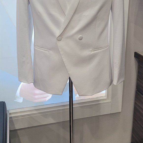 Double Breasted white Shawl - Picture 2 of 3